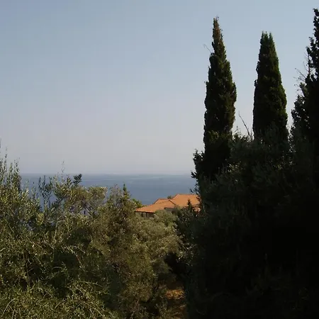Spiros Apartmán *